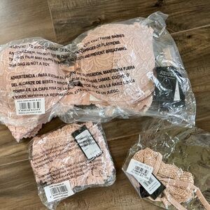 Fredericks bra/panty set size 34B